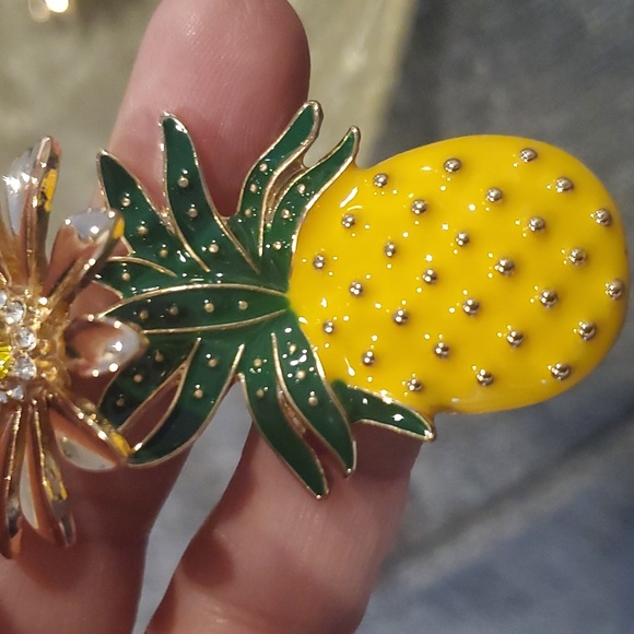 Pineapple earrings - Picture 3 of 5
